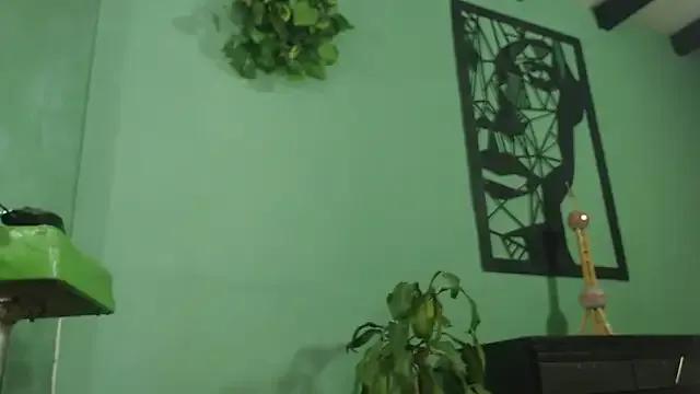 thirstymoonxx on StripChat