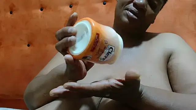 tinagiant on StripChat