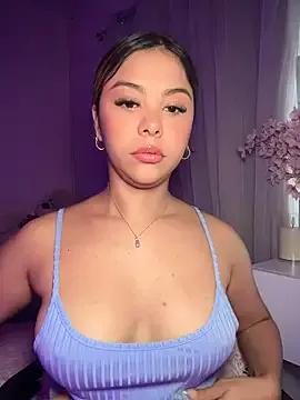 tuckersabrina — A very sensual nude covered in oil