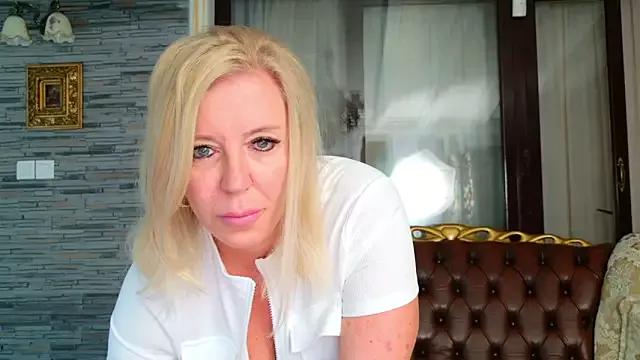 TUNDEROSE1 on StripChat