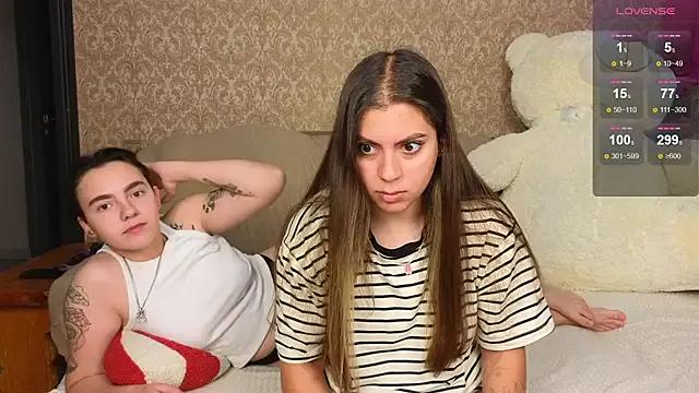 twobabesweet on StripChat