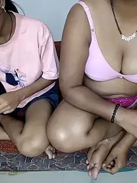 Unique_MomandDaughterrs on StripChat