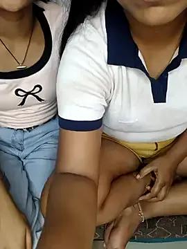 Unique_MomandDaughterrs on StripChat