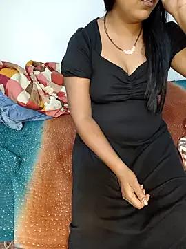 Unique_MomandDaughterrs on StripChat