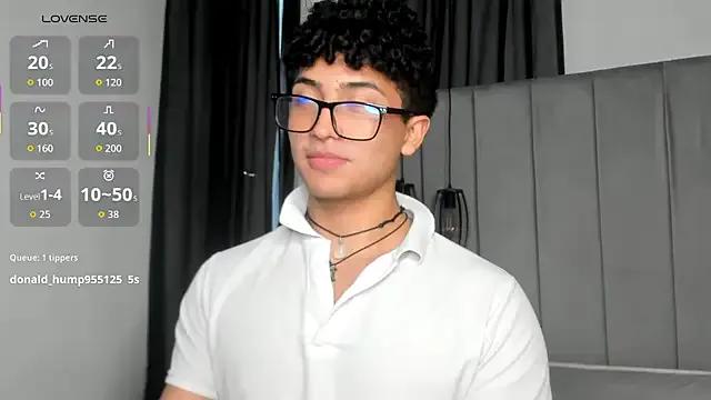 Valentin0_3 on StripChat