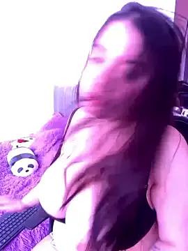 valery_mora on StripChat