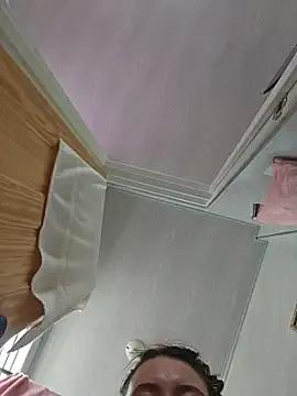 valery_mora on StripChat