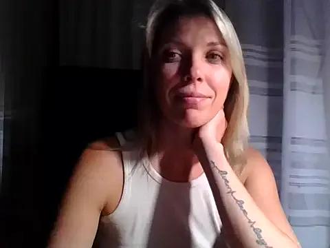 VelvetLove287 on StripChat