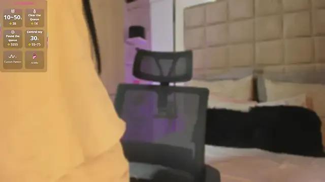 Victoria_adaams on StripChat