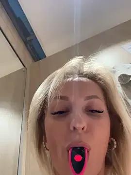 VikaBunny1 on StripChat