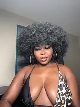 WomanNextdoor1 on StripChat