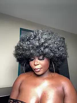 WomanNextdoor1 on StripChat