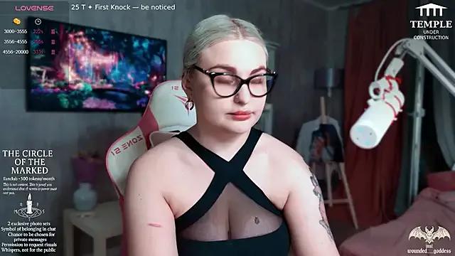 Wounded_Goddess_ on StripChat