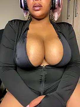 YellowHoneyDip on StripChat