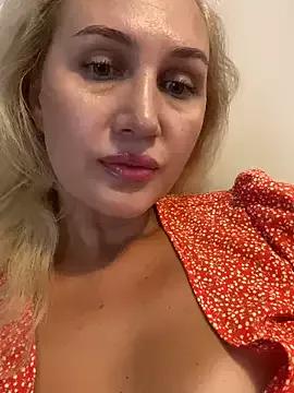 YourBlondee on StripChat