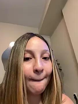 yourlilsecreet on StripChat