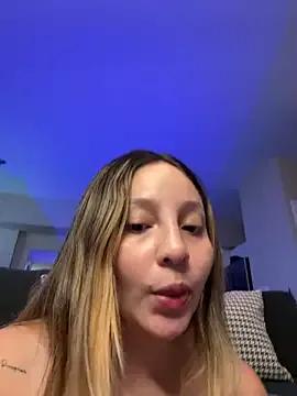 yourlilsecreet on StripChat