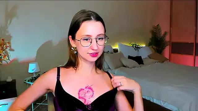 YourLovellyStory on StripChat