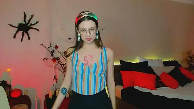 YourLovellyStory on StripChat