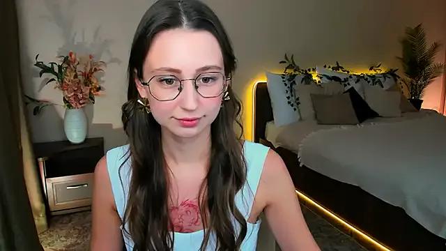 YourLovellyStory on StripChat