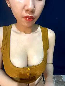 Yumii_09 on StripChat