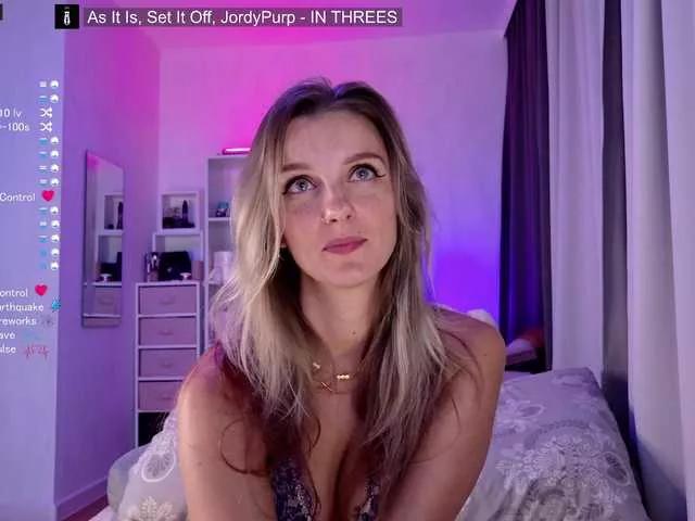 Karamelsw on BongaCams 