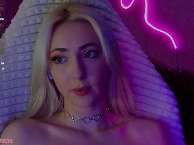 LollyGirlMoon on BongaCams 
