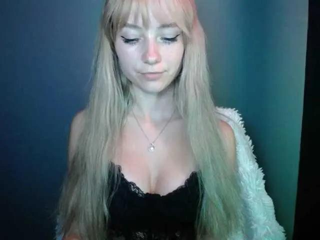 LuciaLovely's avatar