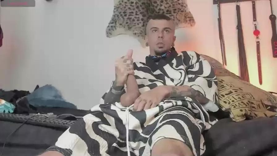 aaronbigdickxxx on Cam4 