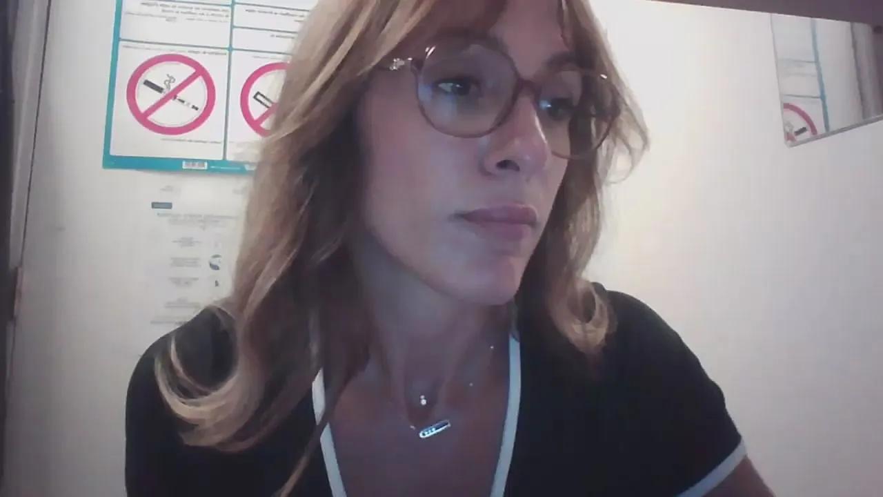 EmmaLoren on Cam4 