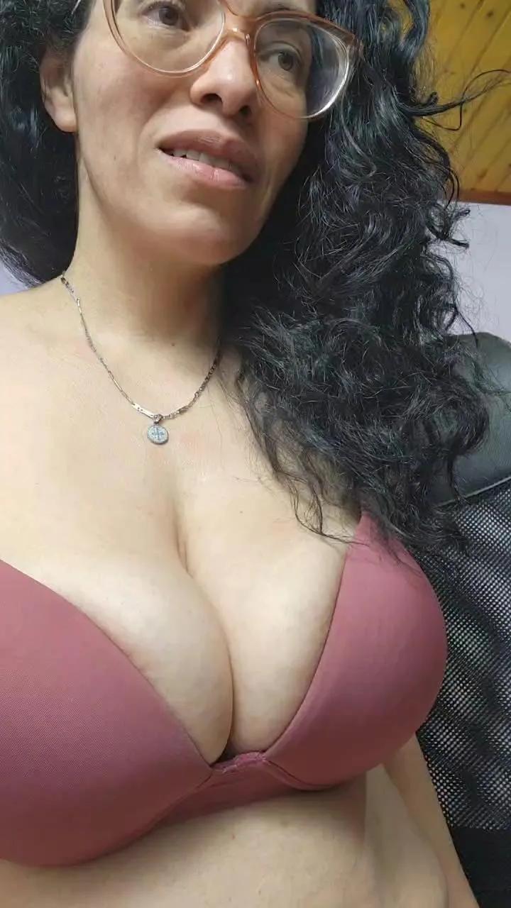 Lucci_Lovee on Cam4 