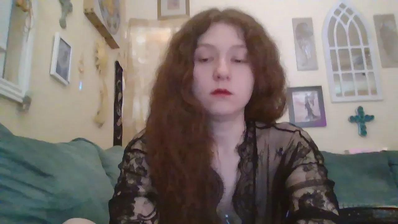 QueenCrimson on Cam4 