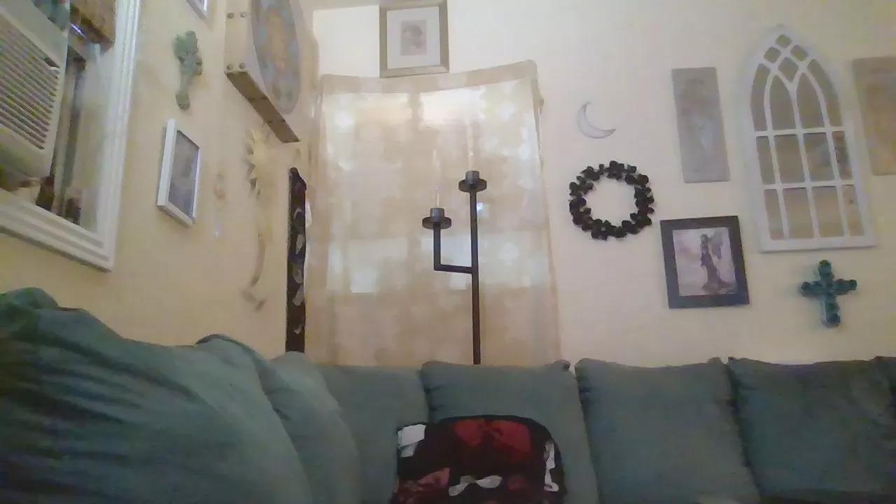 QueenCrimson on Cam4 