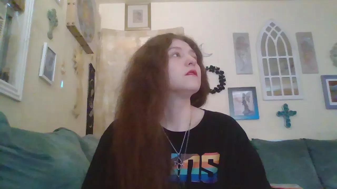 QueenCrimson on Cam4 