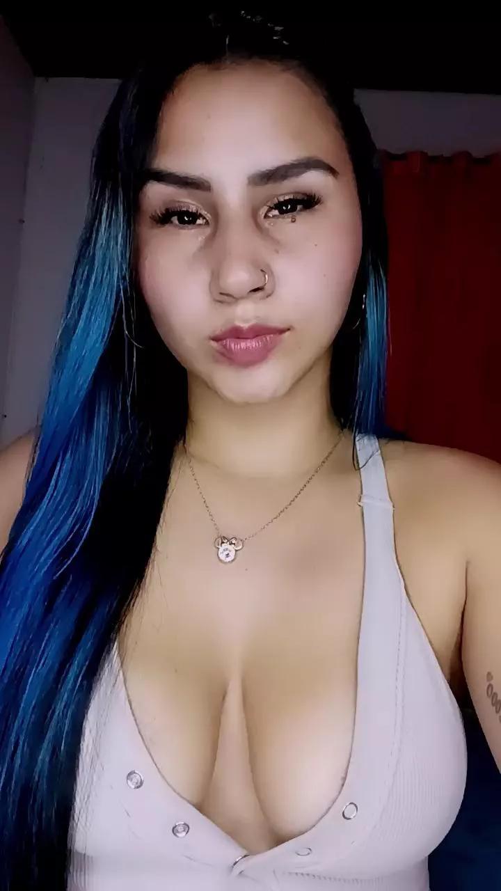sara_jonnes on Cam4 