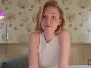 ameliamurrr — GOAL: Blowjob [11 tokens remaining] Hi! I'm Emmy, im new here<3 #anal #squirt #18 #teen #new