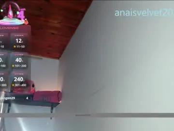 anaisvelvet2025 on Chaturbate 