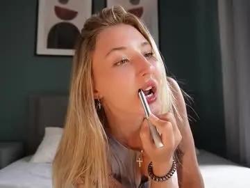 annie_f0x —  // GOAL: Nude [2192 tokens left] #blonde #natural #lovense #skinny #young