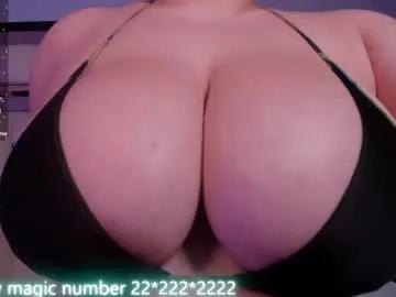 anyi_sweet_titss on Chaturbate