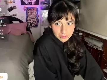 b0nnie_h0ney on Chaturbate 