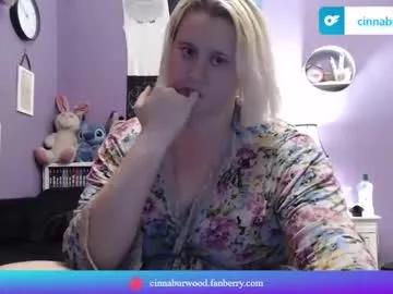 cinnaburwood on Chaturbate 