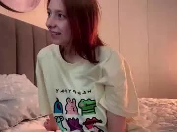 ellie_hollow on Chaturbate