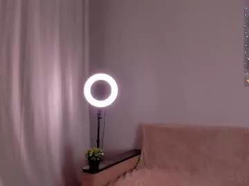 emmelieflorence on Chaturbate 