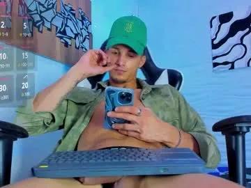 friendsofeverything_ — flash dick hard [30 tokens left] #bigdick #cum #pvt #latino #fuck