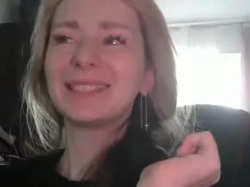 izzyholly on Chaturbate 