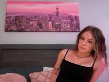 kenziesmithh — booty teaseee #new #feet #brunette #18 #innocent [472 tokens remaining]