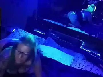 kikilovespartylights on Chaturbate 