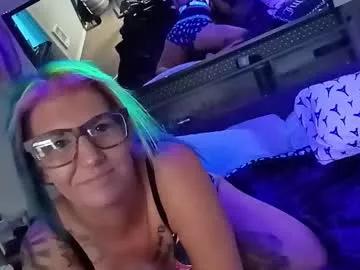 kikilovespartylights on Chaturbate 