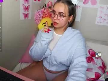 lilysweet13 on Chaturbate 