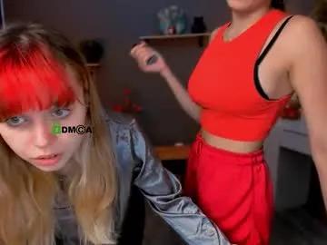 lizzie_boom — GOAL: make me happy [103 tokens remaining] Welcome to my room! #dance #shy #teen #brunette #lush